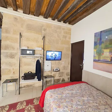Apartment Charles V Flat Ground Floor Paris