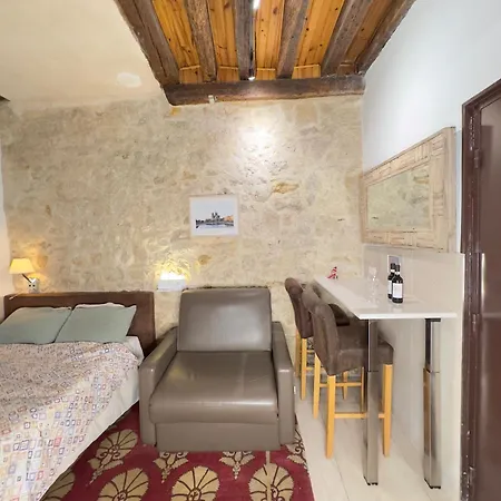 Charles V Flat Ground Floor Apartment Paris