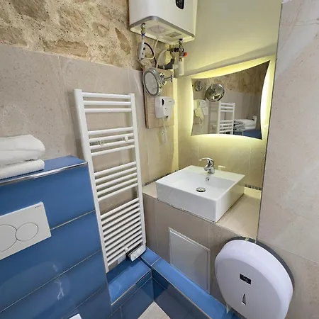 Charles V Flat Ground Floor Paris