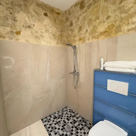 Charles V Flat Ground Floor Apartment