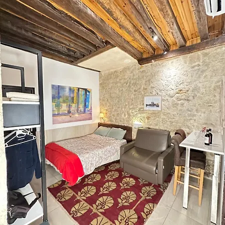 Apartment Charles V Flat Ground Floor Paris